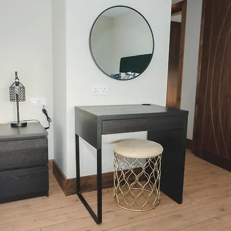 The Village 아파트